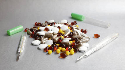 片劑、膠囊與栓劑 常見口服與局部給藥方式的比較